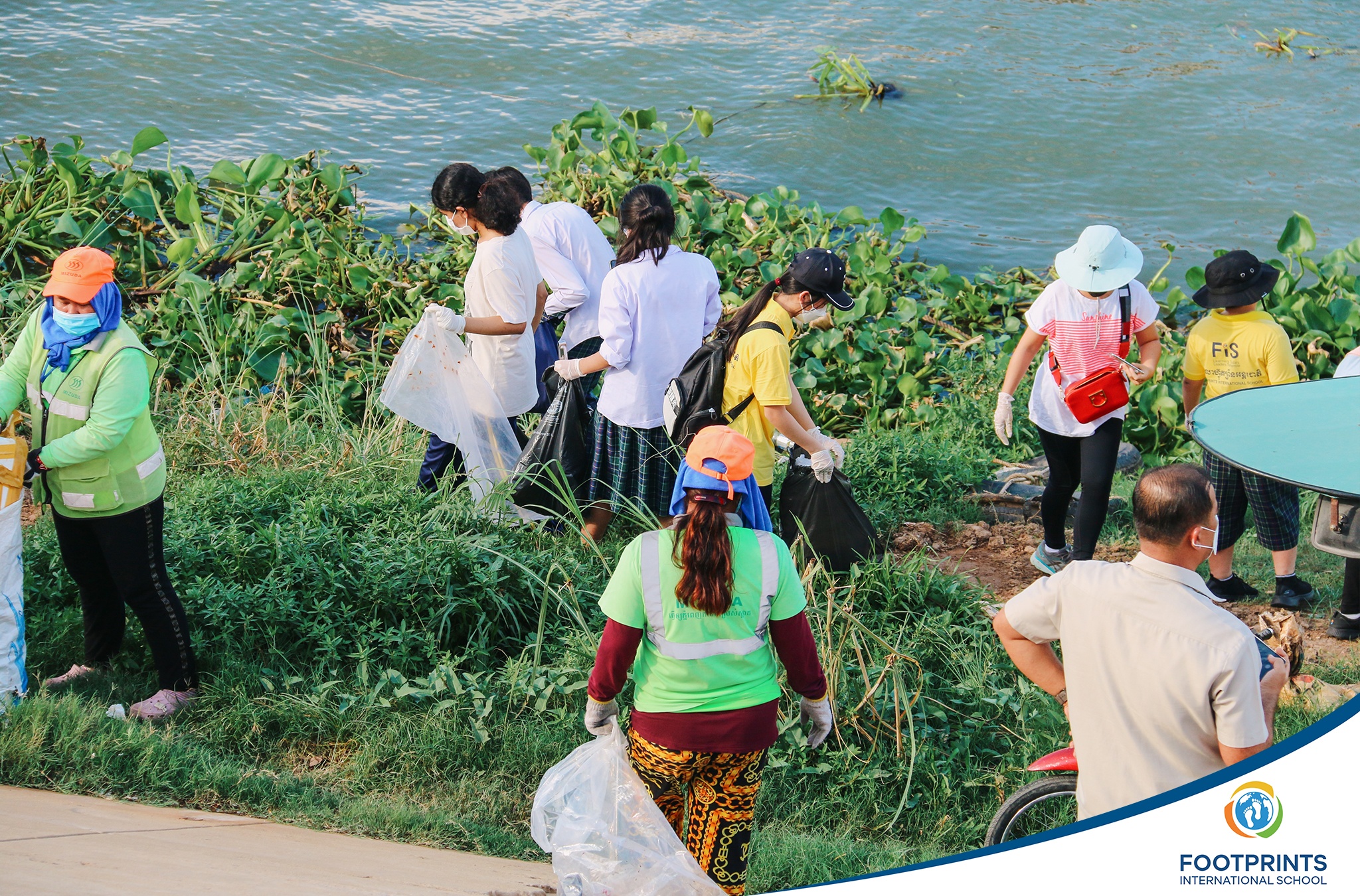 Secondary Students Clean Up Phnom Penh's Riverside - Footprints